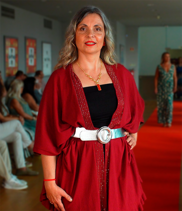 Conjunto - Quimono com bordado de cristais, Top Preto, Cinto , Calças Couro