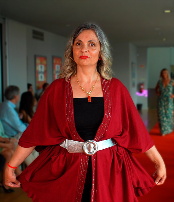 Conjunto - Quimono com bordado de cristais, Top Preto, Cinto , Calças Couro