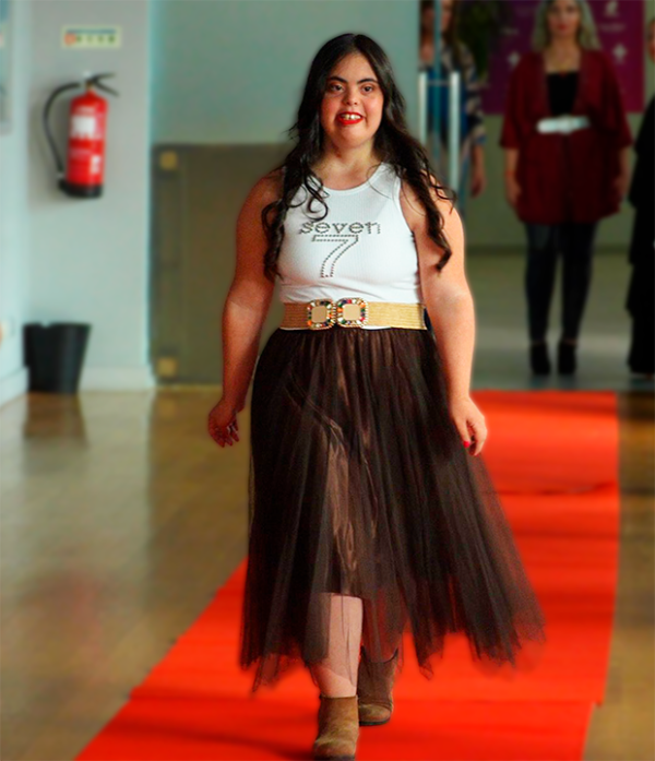 Conjunto - Top "Seven" e Saia de Tule Castanha e Cinto Corda