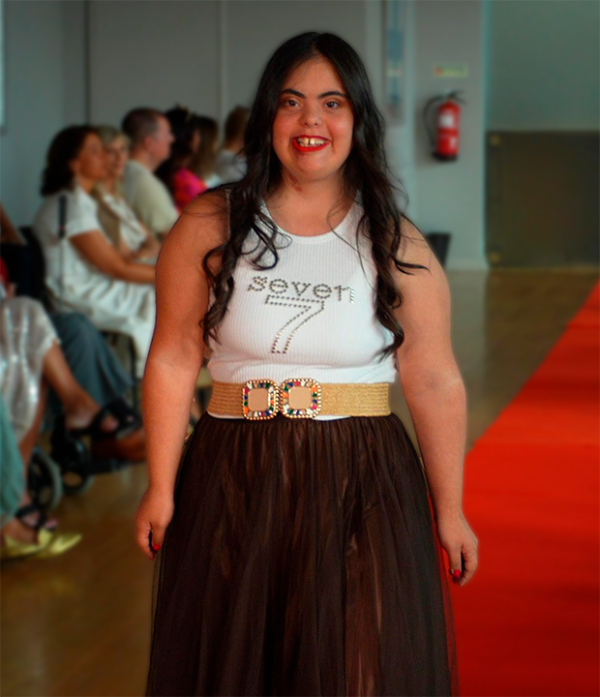 Conjunto - Top "Seven" e Saia de Tule Castanha e Cinto Corda