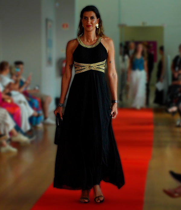 Vestido Preto Halter com Aplicações Douradas